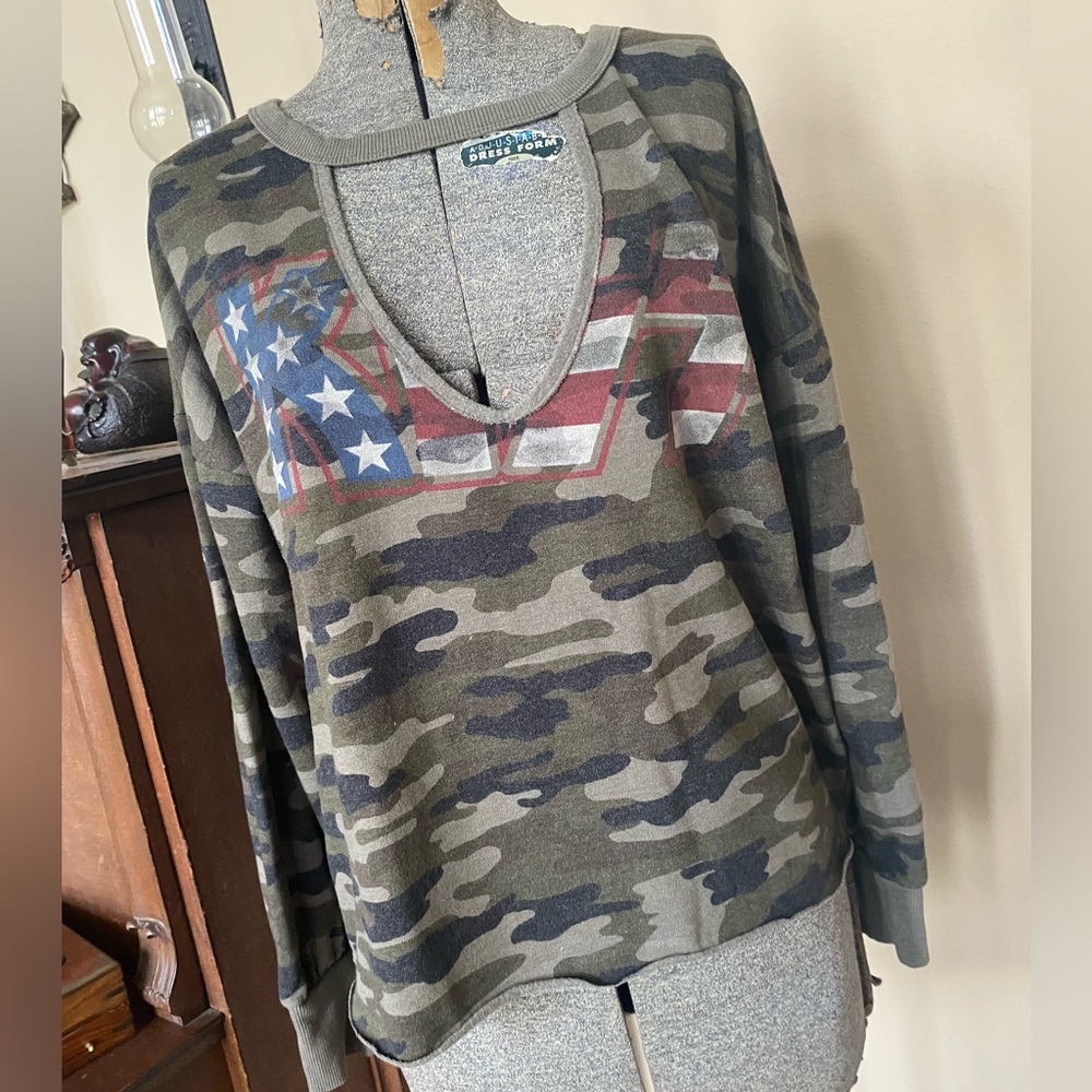New Lucky Brand "KISS" Army Flag Peep Hole Crop Sweatshirt